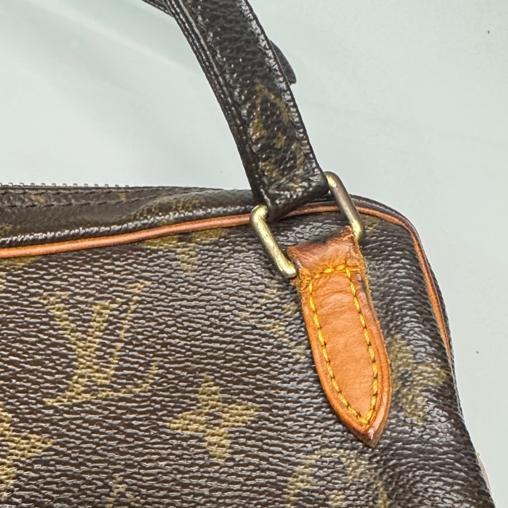 Louis Vuitton Pochette Marley Bandoulière – Monogram - tear near zipper & strap - Picture 3 of 15